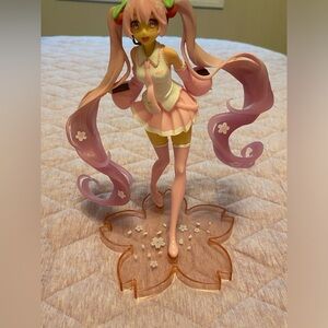 Sakura pink Hatsune Miku anime figure